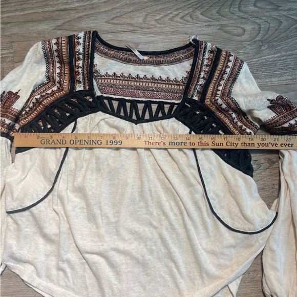 Free People Snow Kisses Embroidered Blouse. Size: Small - Picture 6 of 9